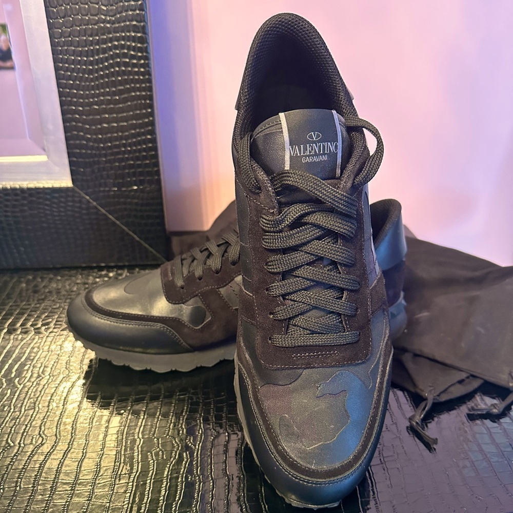 Men’s Valentino Sneakers, size 45. Only worn once. Selling price $500